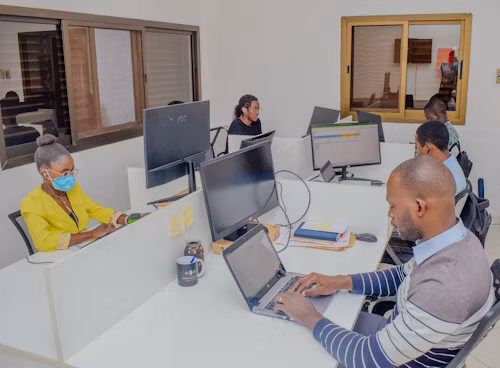 entry finance jobs